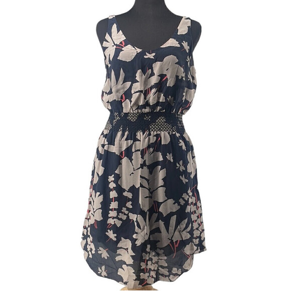 Aritzia Dresses & Skirts - Aritzia Babaton dress 100% silk floral stretch waist summer light weight sz xs